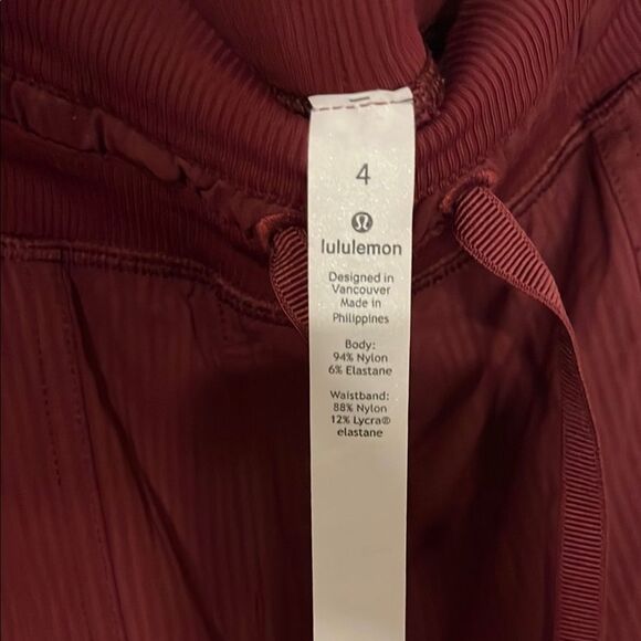 lululemon athletica‎ Burgundy dance studio pants size 4 - Picture 6 of 7